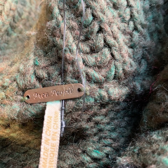 Short,thick button cardigan - Picture 12 of 12